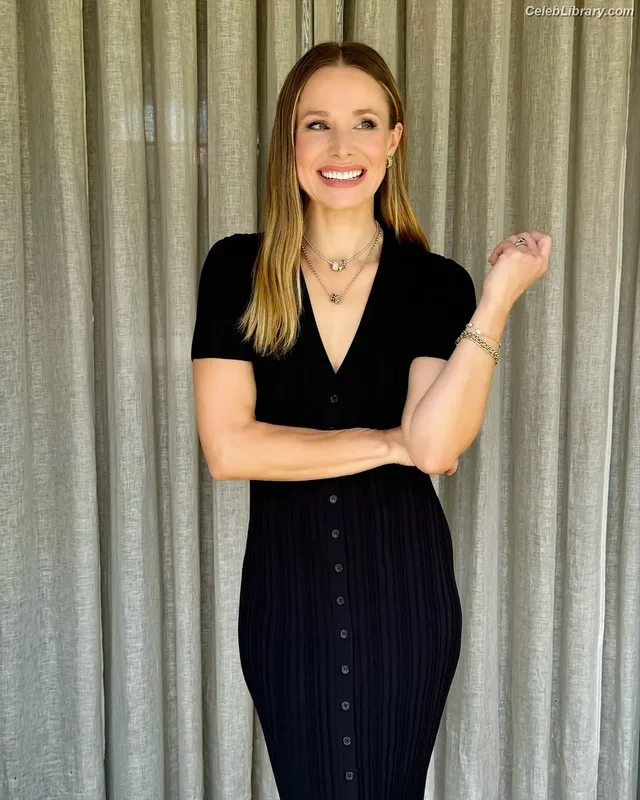 Kristen Bell photo 10 of 703
