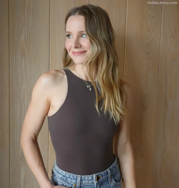 Kristen Bell photo 15 of 703