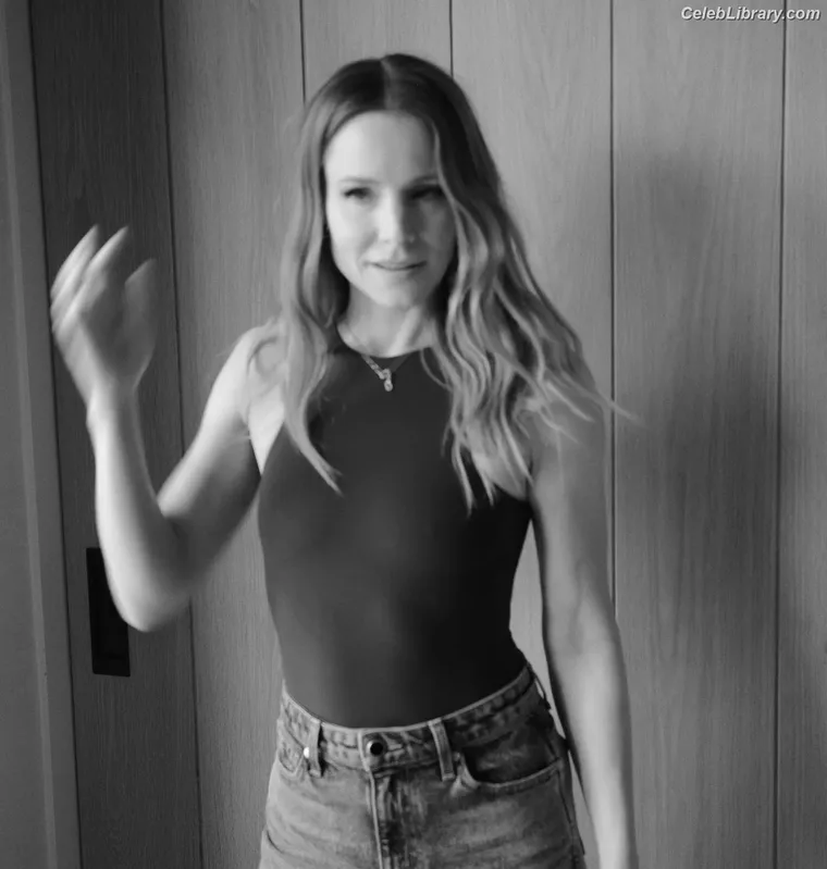 Kristen Bell photo 24 of 703