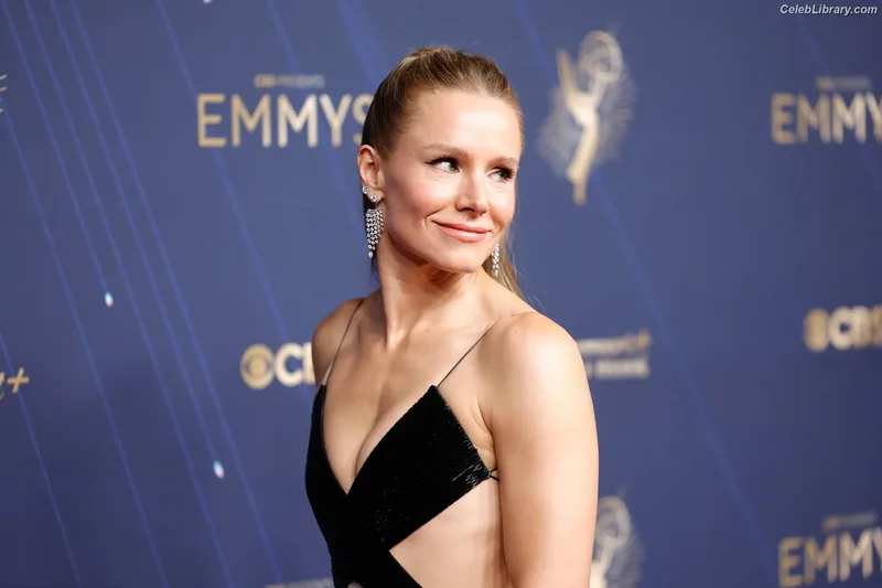 Kristen Bell photo 21 of 703