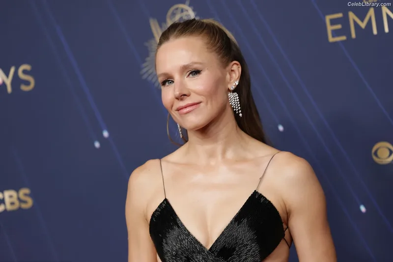 Kristen Bell photo 23 of 703