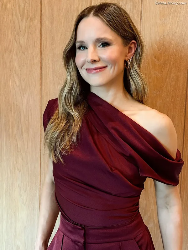 Kristen Bell photo 7 of 703