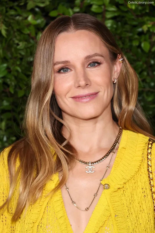 Kristen Bell photo 20 of 703