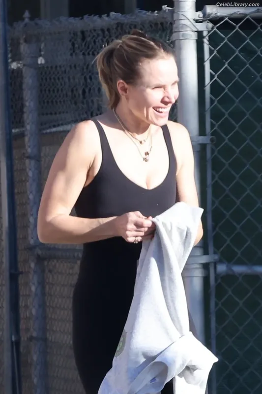 Kristen Bell photo 2 of 703