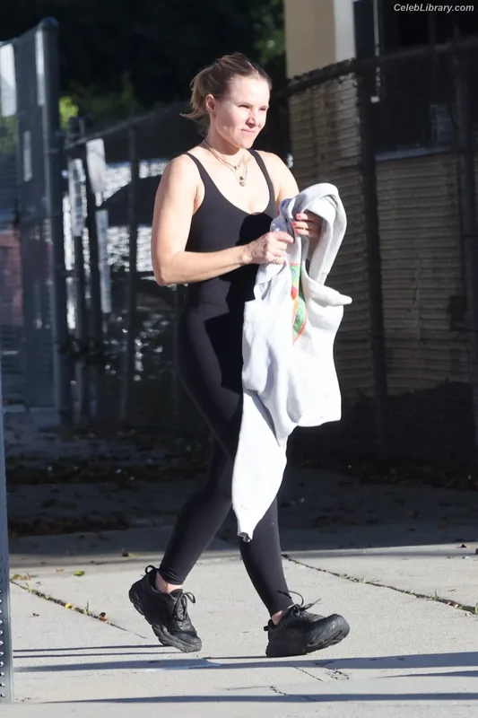 Kristen Bell photo 3 of 703