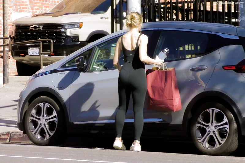 Kristen Bell photo 15 of 703