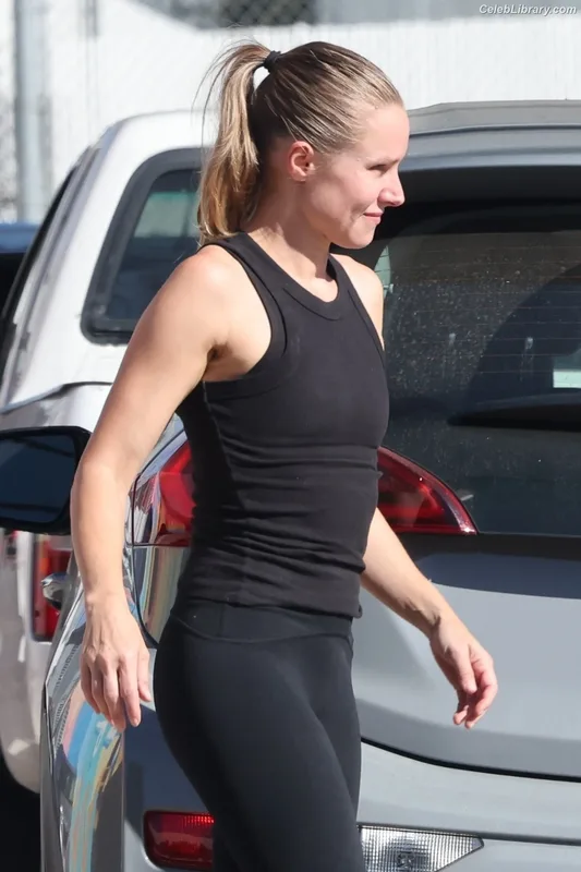 Kristen Bell photo 23 of 703