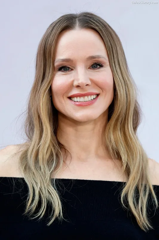 Kristen Bell photo 24 of 703