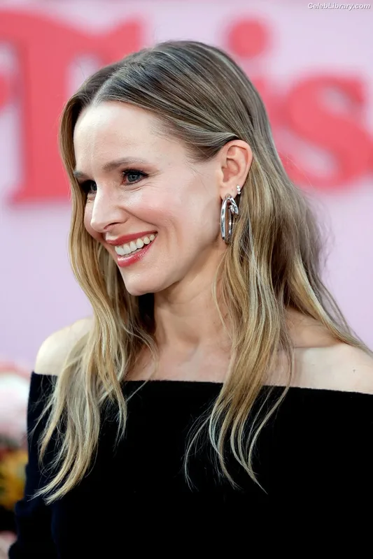 Kristen Bell photo 1 of 703