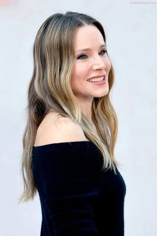 Kristen Bell photo 4 of 703