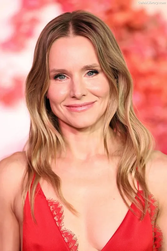 Kristen Bell photo 1 of 703