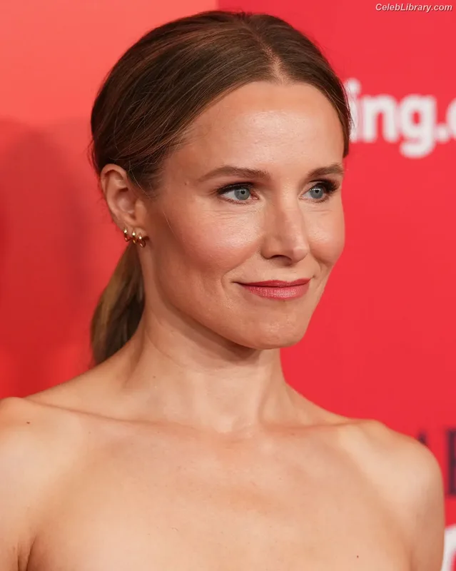 Kristen Bell photo 3 of 703