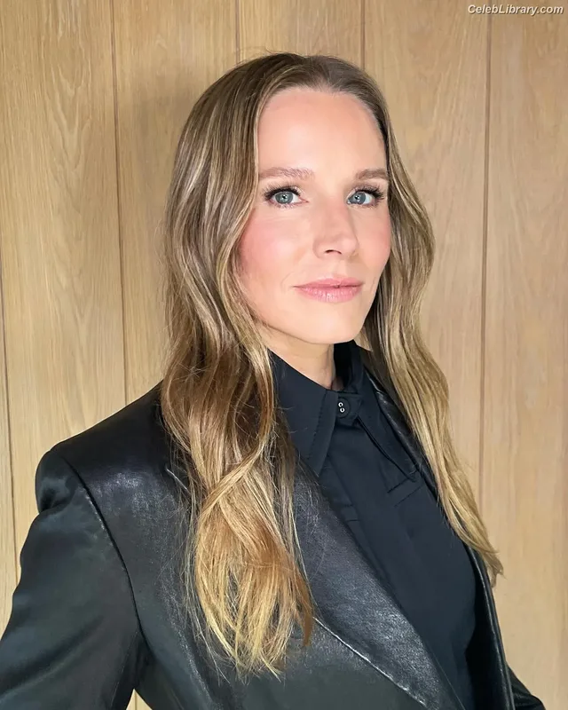 Kristen Bell photo 24 of 703