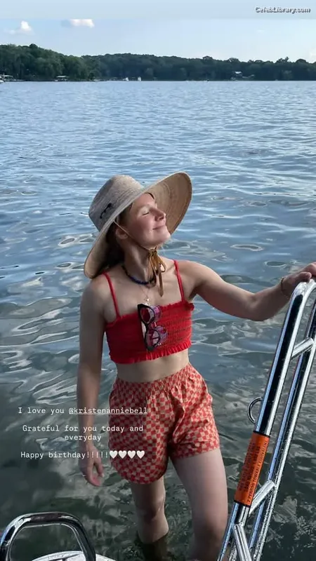 Kristen Bell photo 13 of 703