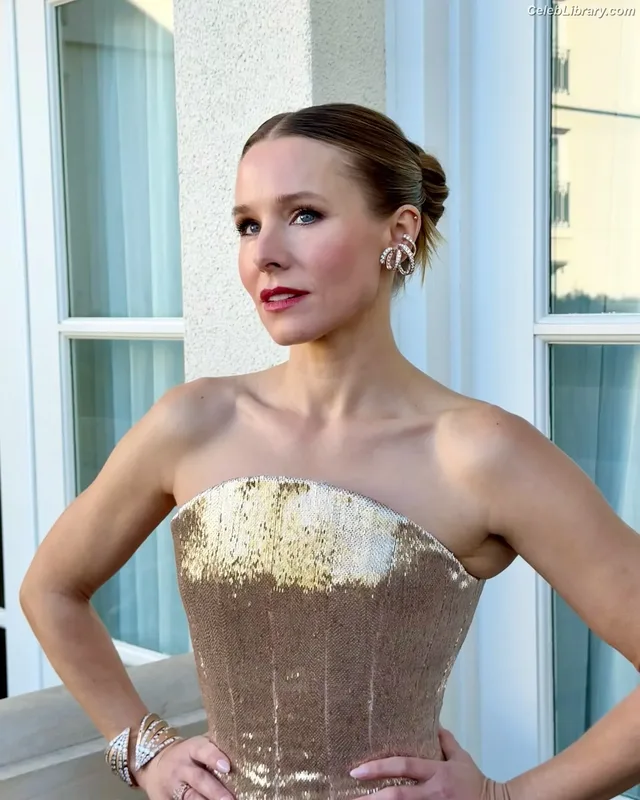 Kristen Bell photo 22 of 703