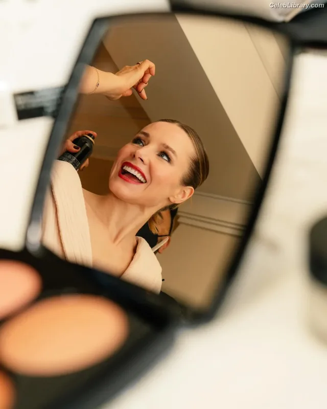 Kristen Bell photo 3 of 703