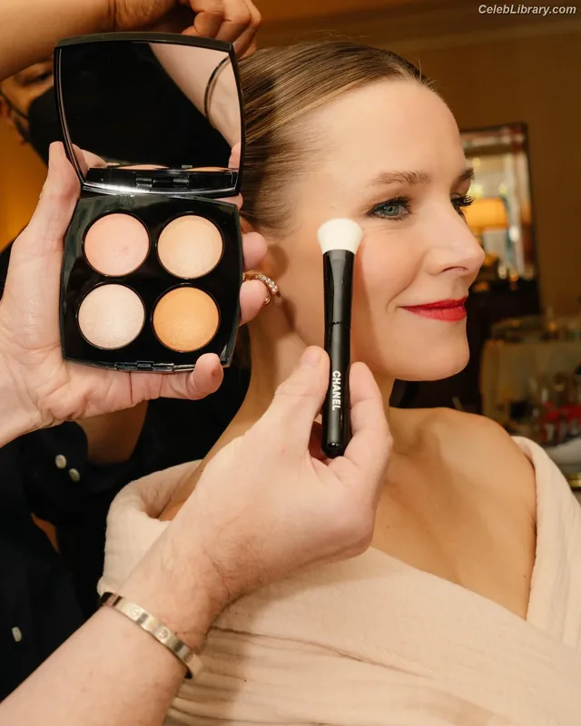 Kristen Bell photo 6 of 703