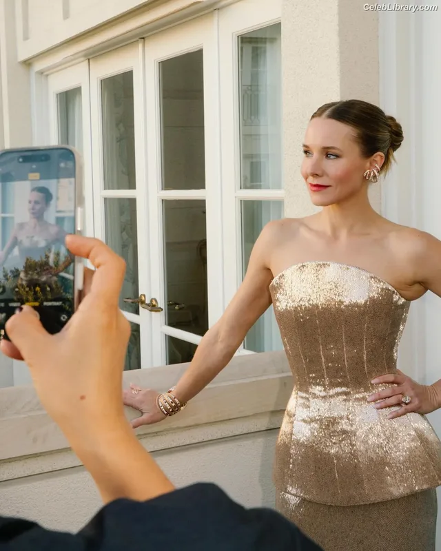 Kristen Bell photo 7 of 703