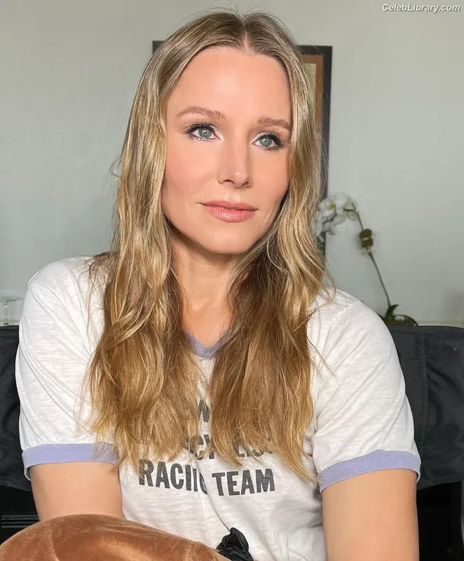 Kristen Bell photo 18 of 703