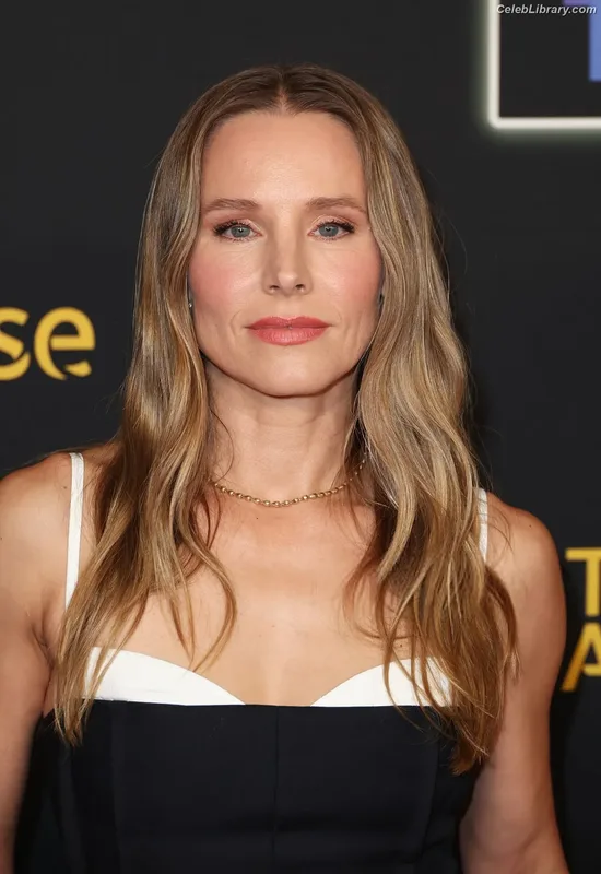 Kristen Bell photo 1 of 703