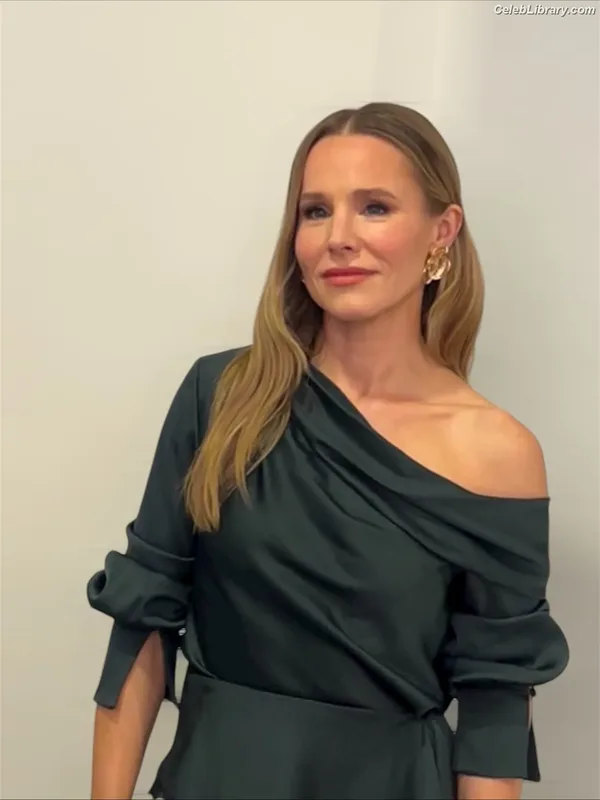 Kristen Bell photo 3 of 703