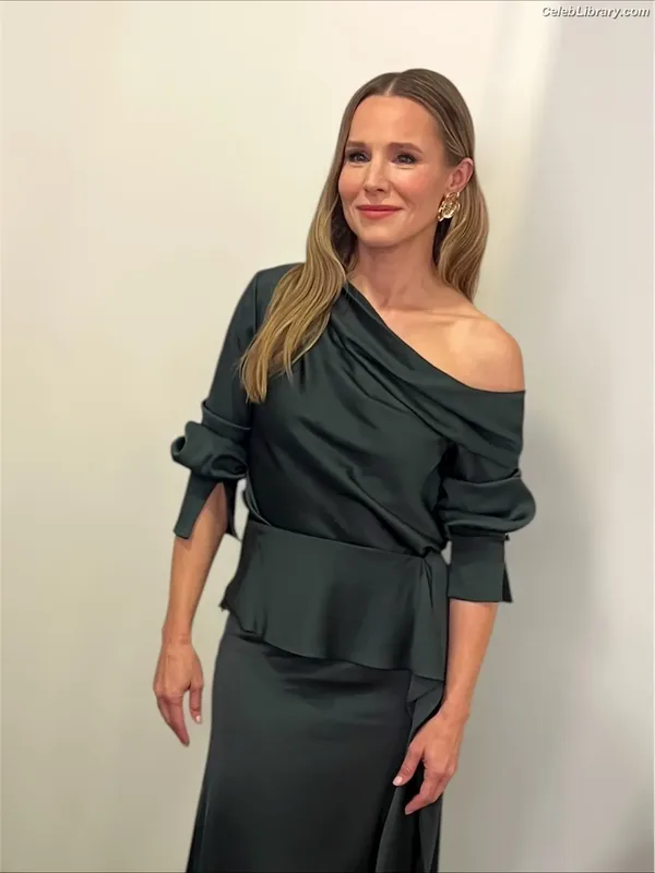 Kristen Bell photo 4 of 703