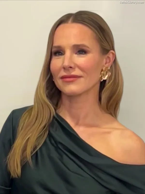 Kristen Bell photo 5 of 703