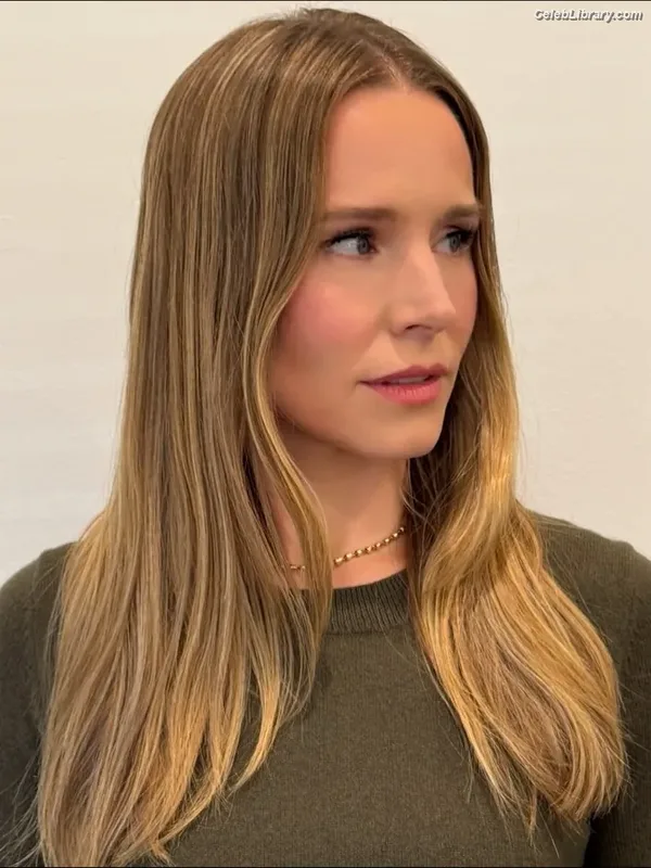 Kristen Bell photo 8 of 703