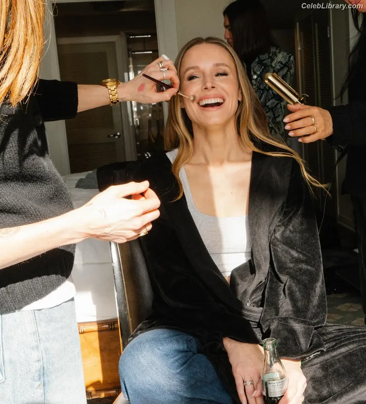 Kristen Bell photo 18 of 703