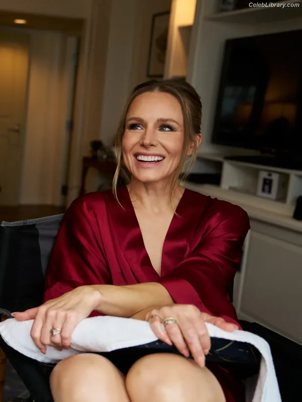 Kristen Bell photo 2 of 703