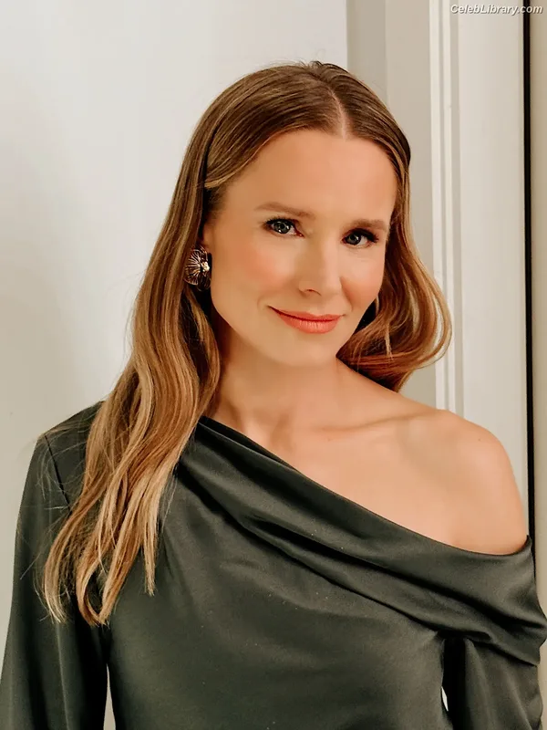 Kristen Bell photo 9 of 703