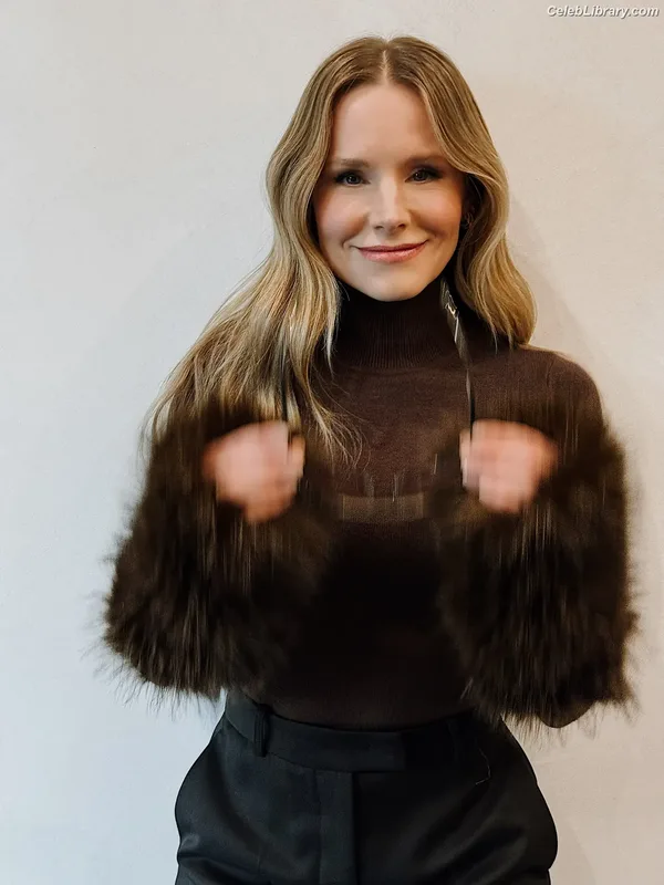 Kristen Bell photo 11 of 703