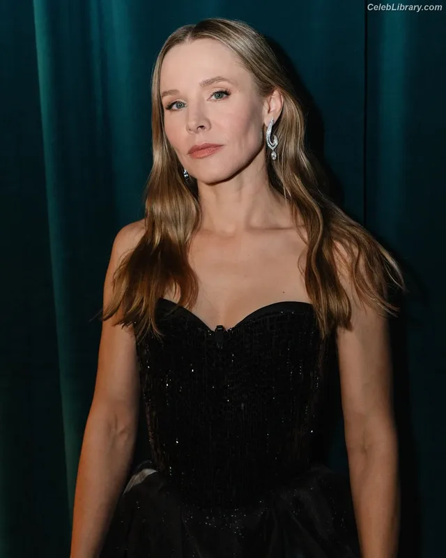Kristen Bell photo 13 of 703