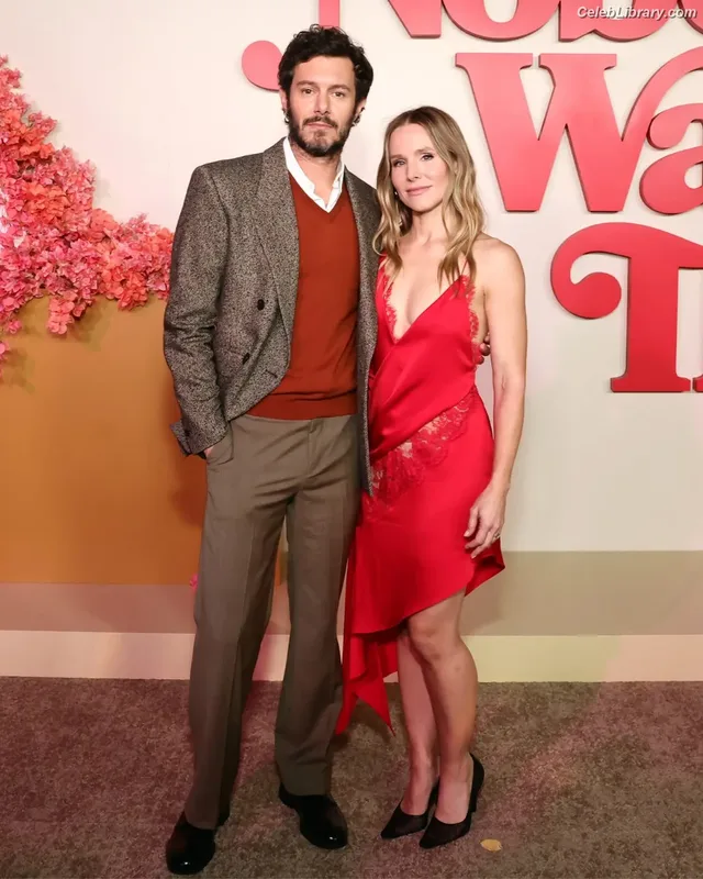 Kristen Bell photo 10 of 703
