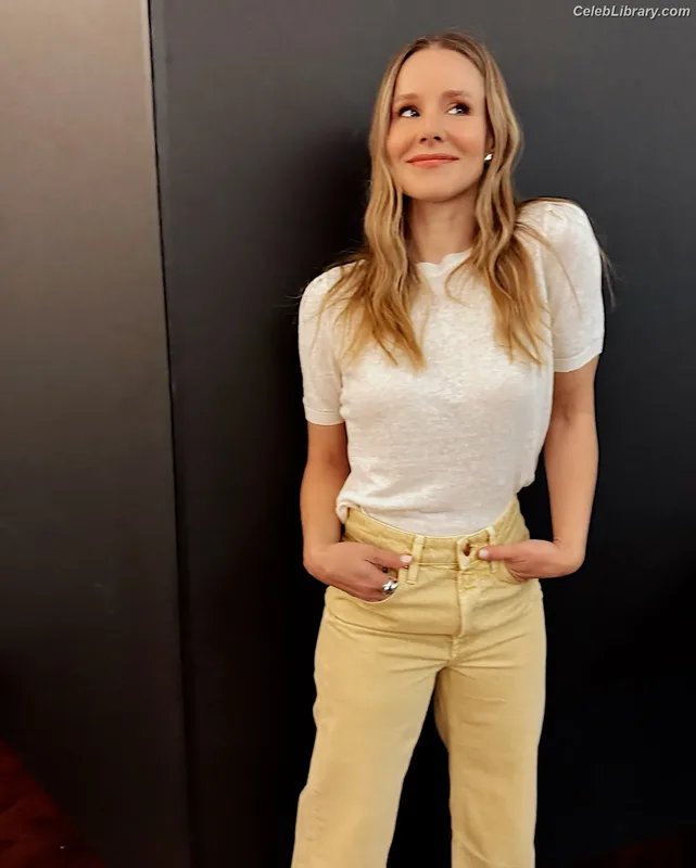 Kristen Bell photo 13 of 703