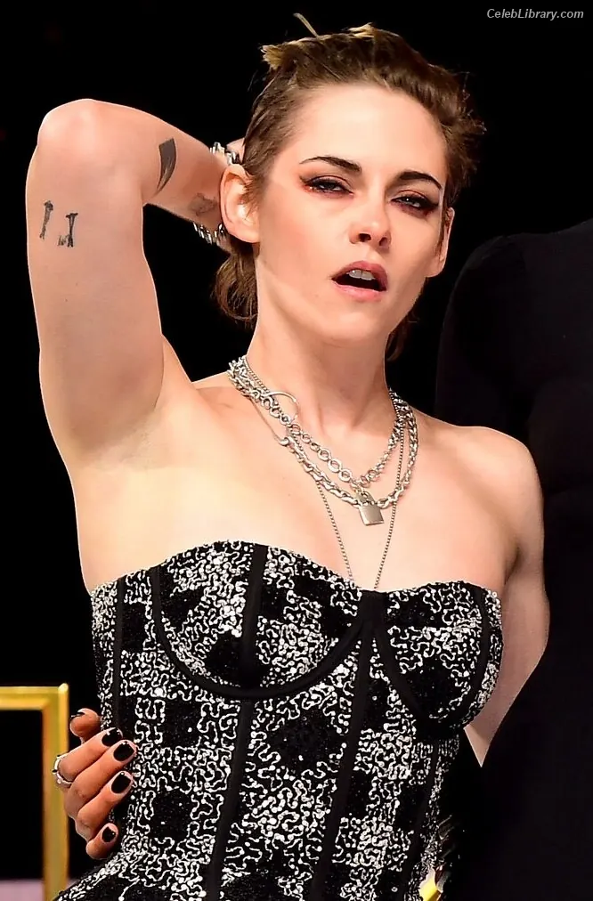 Kristen Stewart photo 9 of 1357