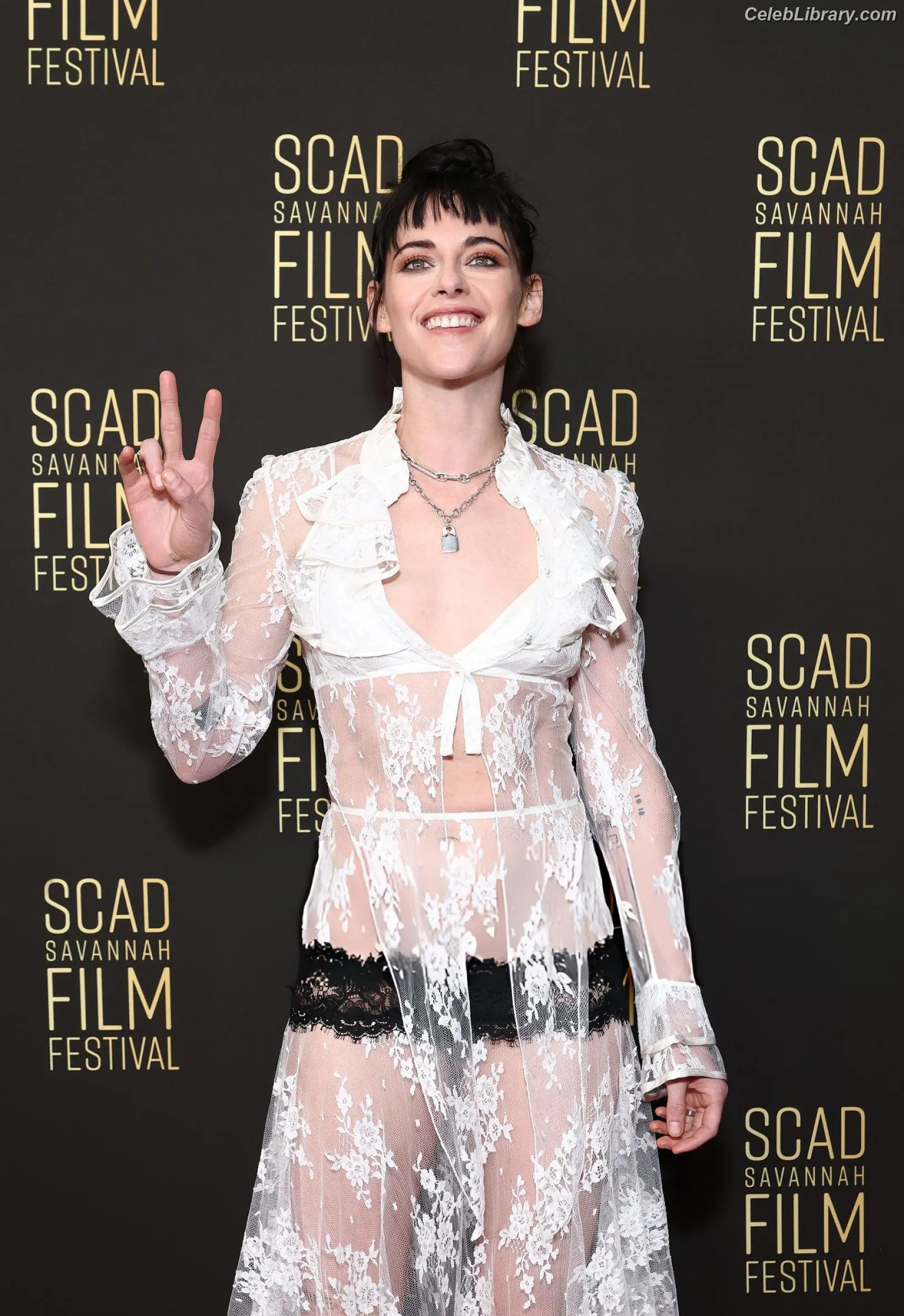 Kristen Stewart photo 11 of 1357