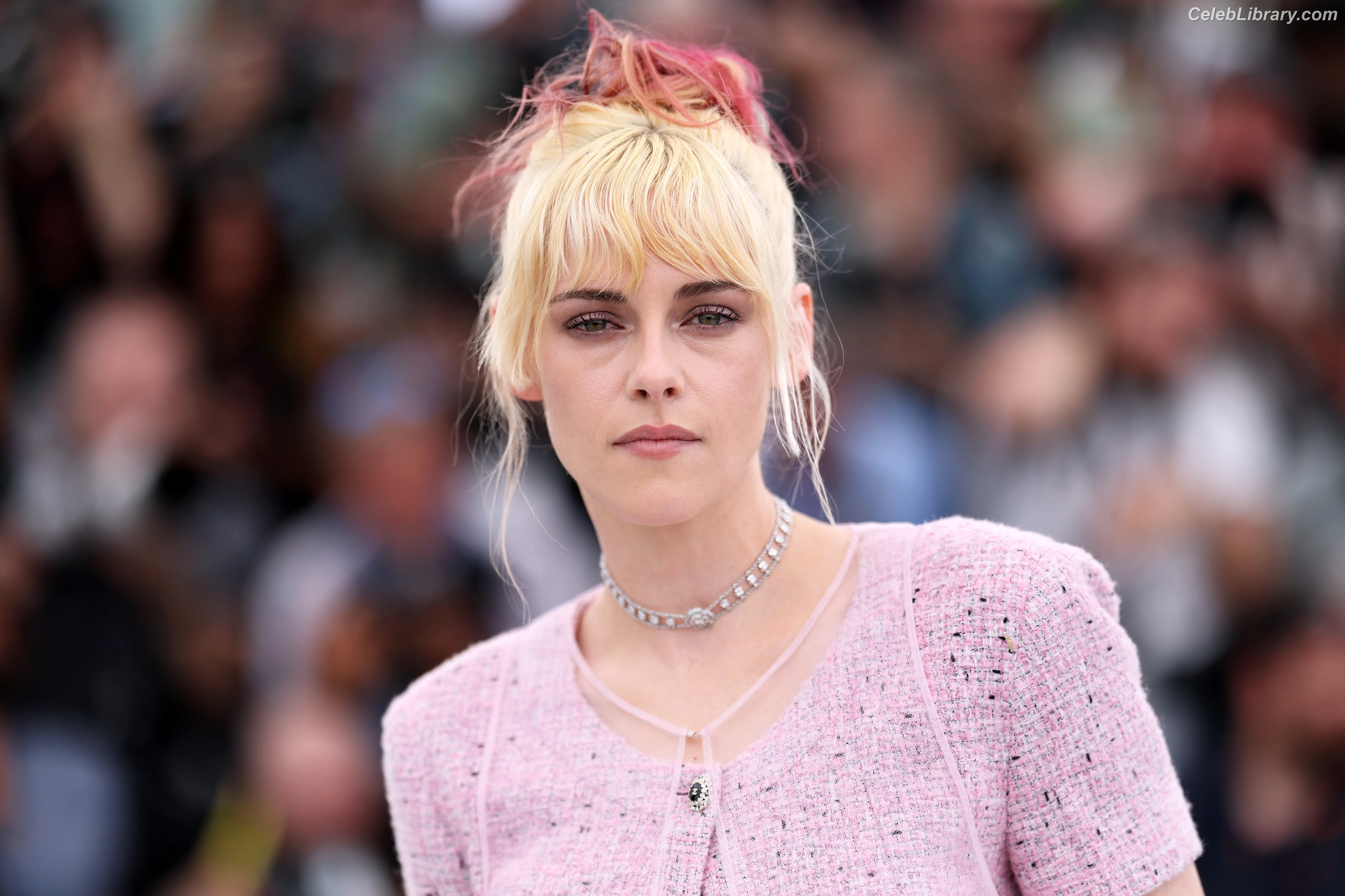 Kristen Stewart photo 11 of 1357