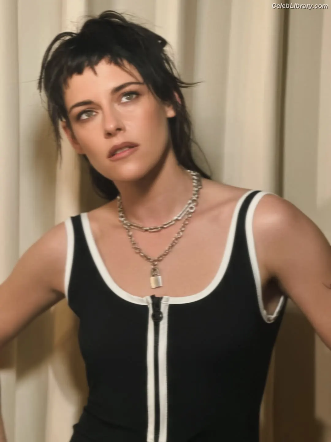 Kristen Stewart photo 21 of 1357