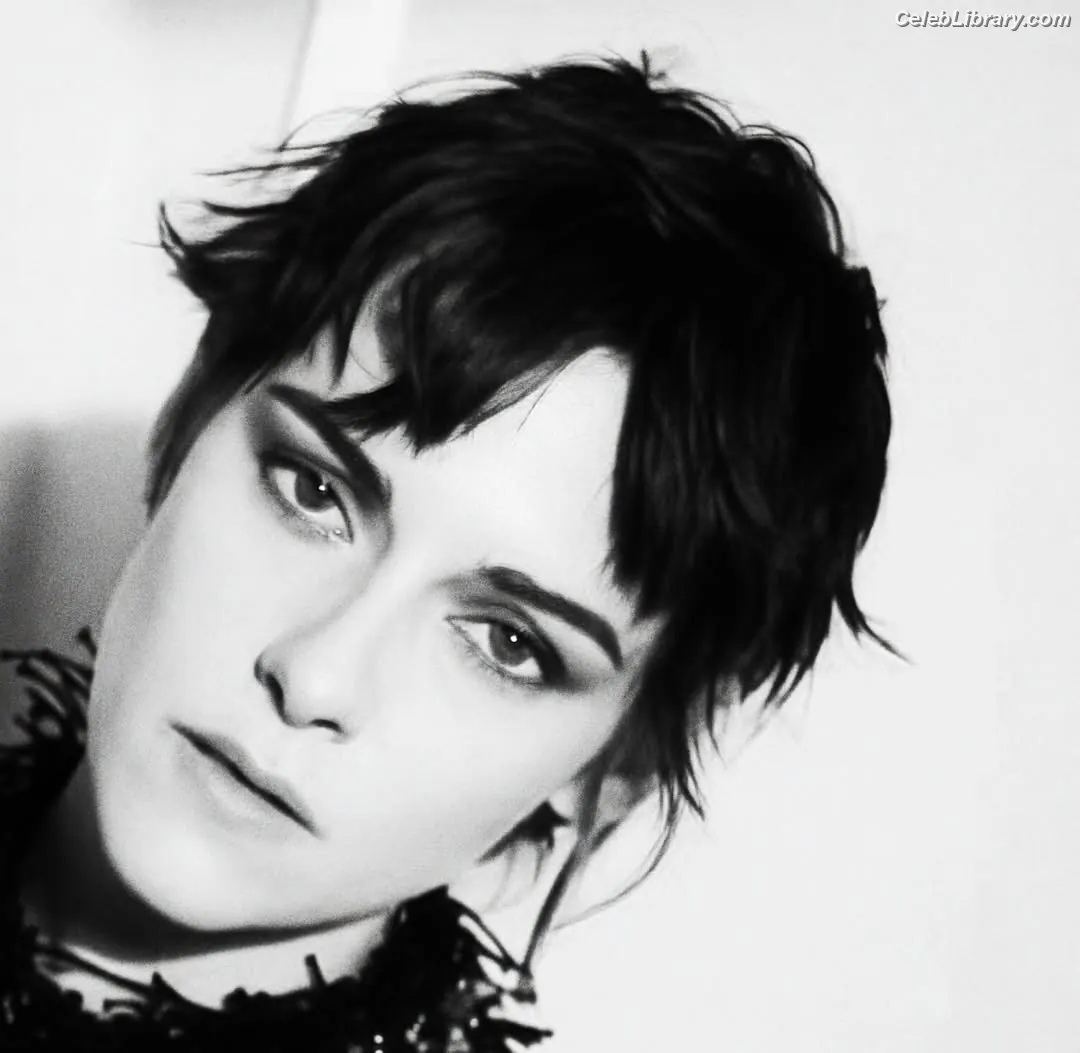 Kristen Stewart photo 2 of 1357