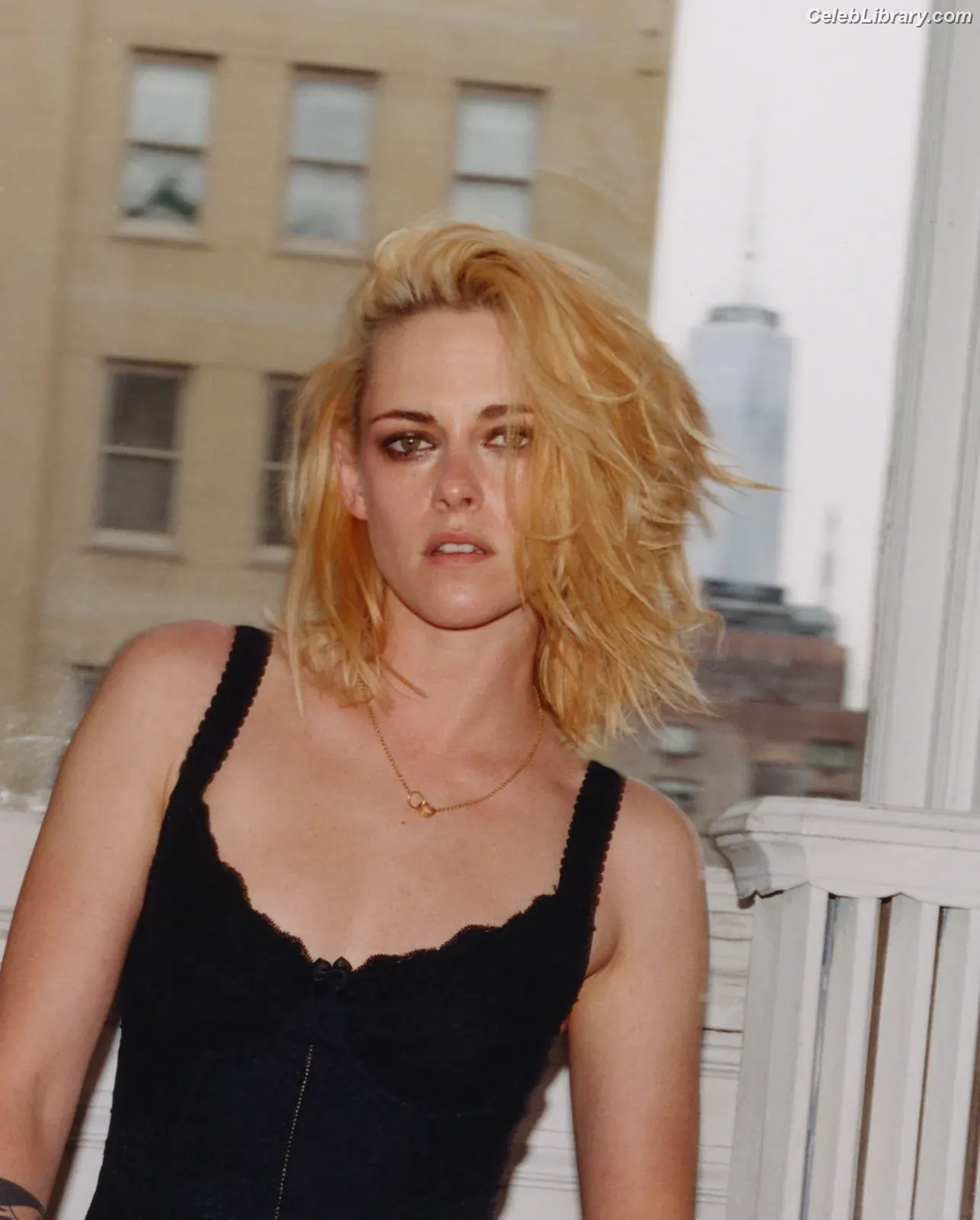 Kristen Stewart photo 10 of 1357