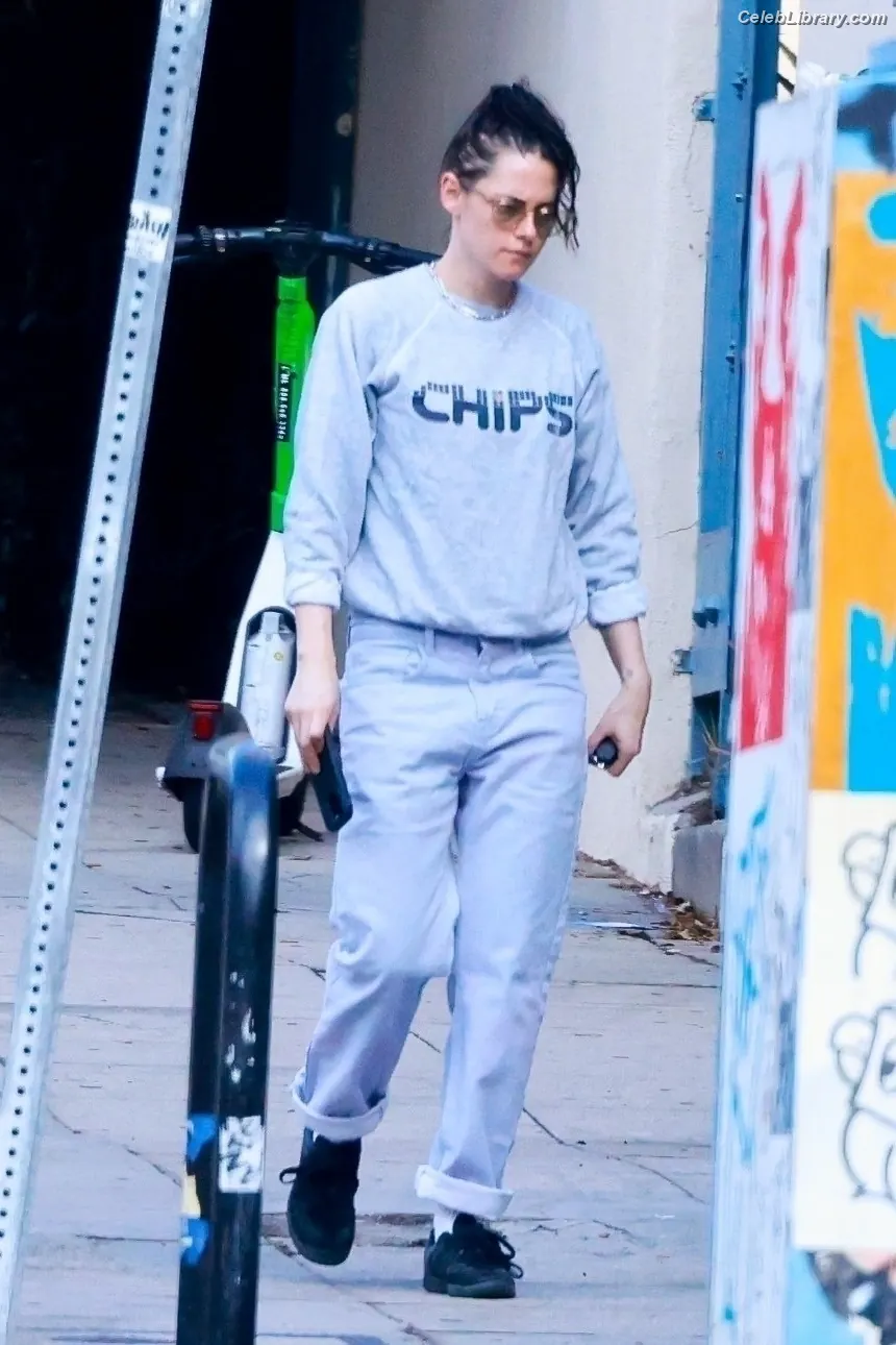 Kristen Stewart photo 6 of 1357