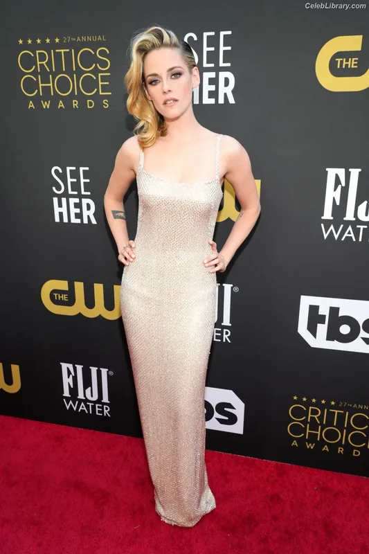 Kristen Stewart photo 3 of 1358