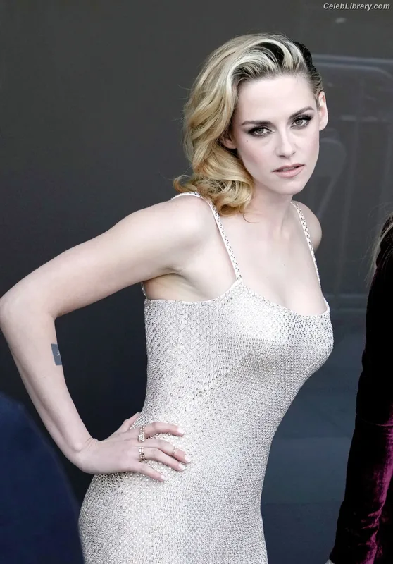 Kristen Stewart photo 8 of 1358