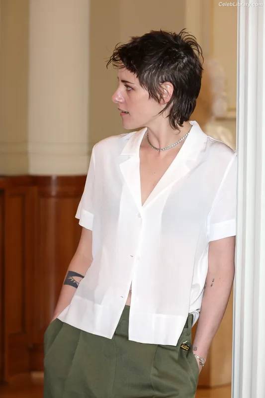 Kristen Stewart photo 22 of 1358