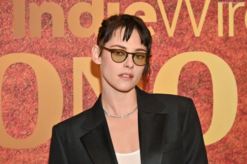 Kristen Stewart photo 24 of 1358