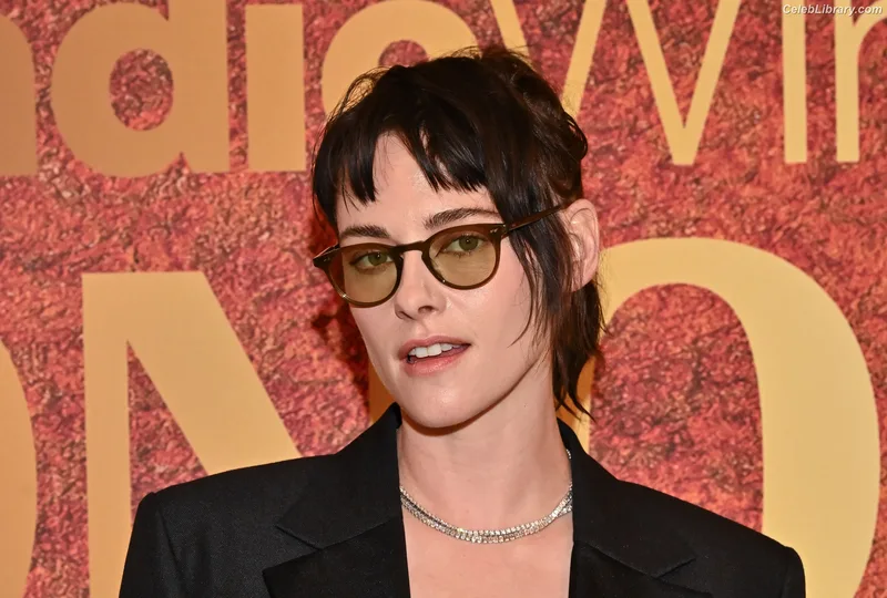 Kristen Stewart photo 5 of 1358