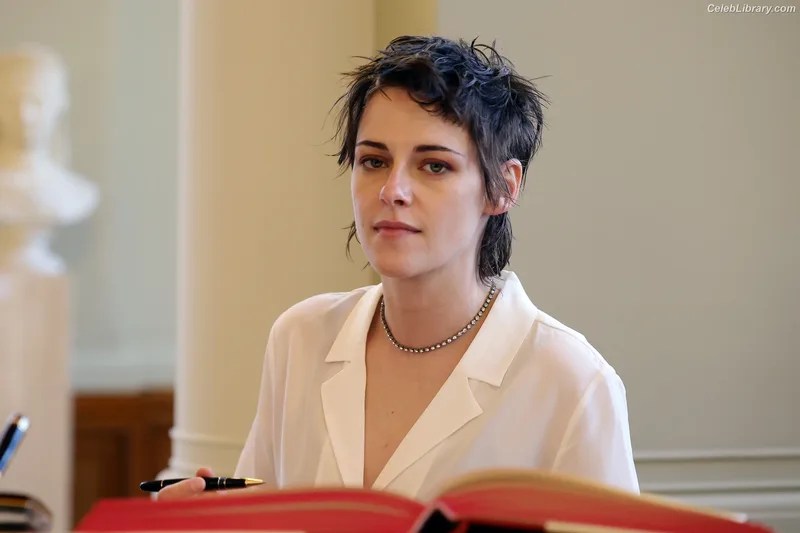 Kristen Stewart photo 12 of 1358