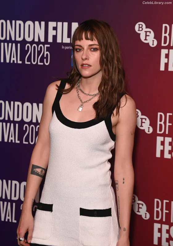 Kristen Stewart photo 6 of 1358