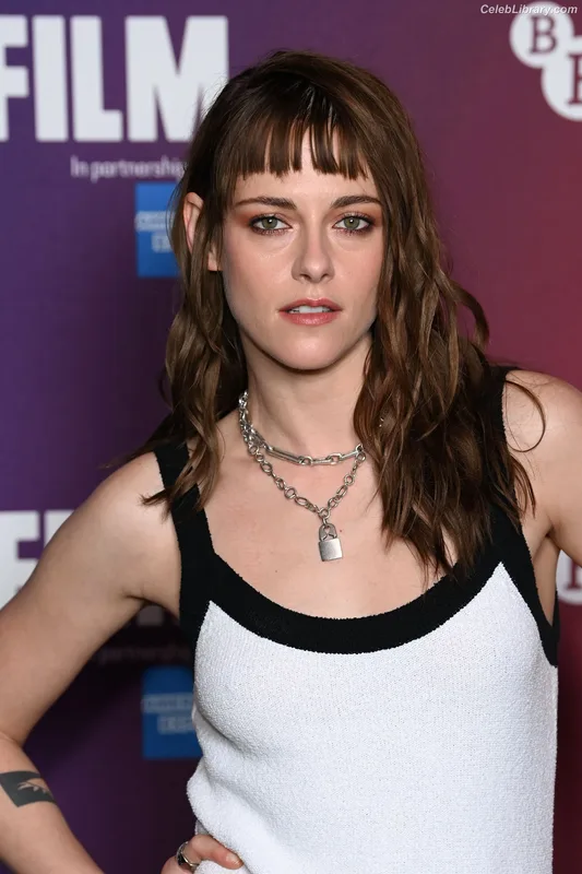 Kristen Stewart photo 10 of 1358